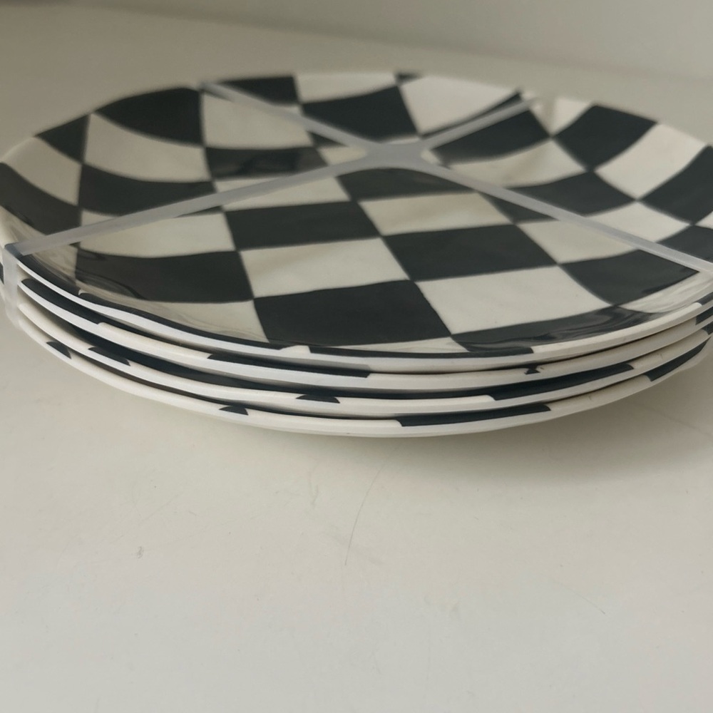 Black & White Checkered Melamine Salad Plates Set of 4 NEW - Picture 6 of 10